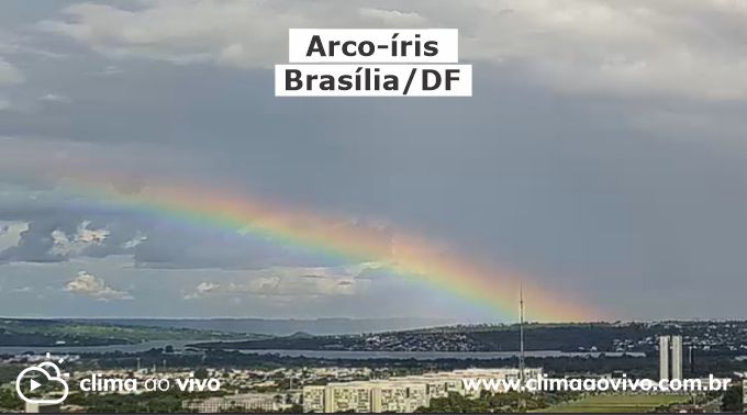 na imagem mostra a formação de belo arco-íris em Brasília/DF